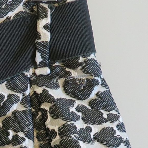 NWT Escada Sport Sepia Green Animal Print Jacquard Hi-Waist Belt Shorts Size 34 - Picture 3 of 9